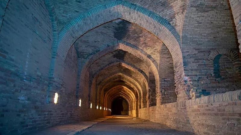 Deyr Qəçin Karvansarası və onun 1700 illik tarixi